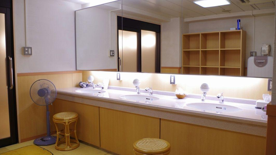 Bathroom 3, Hyogo Kyosai Kaikan, Kobe