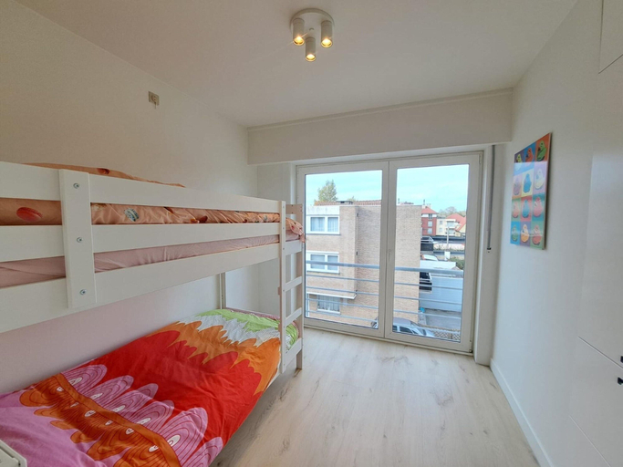 Room 4, Bright 3-bedroom Flat by the Beach, West-Vlaanderen