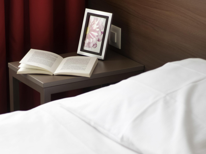Bedroom 4, Aparthotel Adagio Basel City, Basel