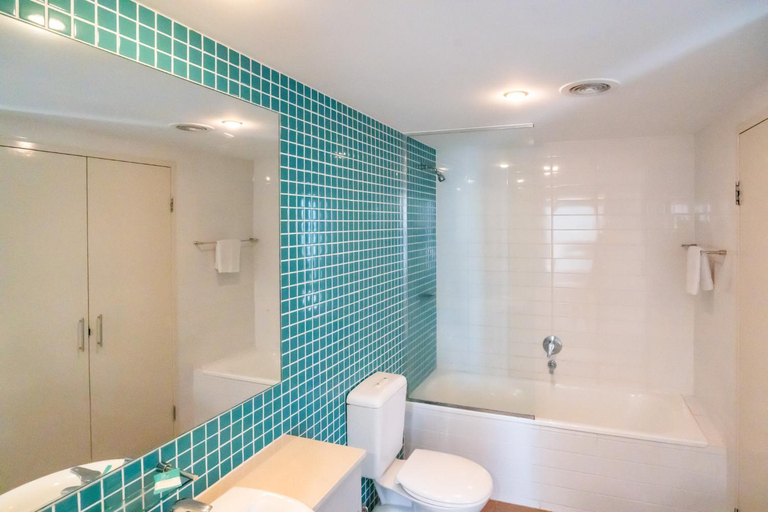 Bathroom 4, Swell Resort Burleigh – Steps to Beach & Dining, Gold Coast