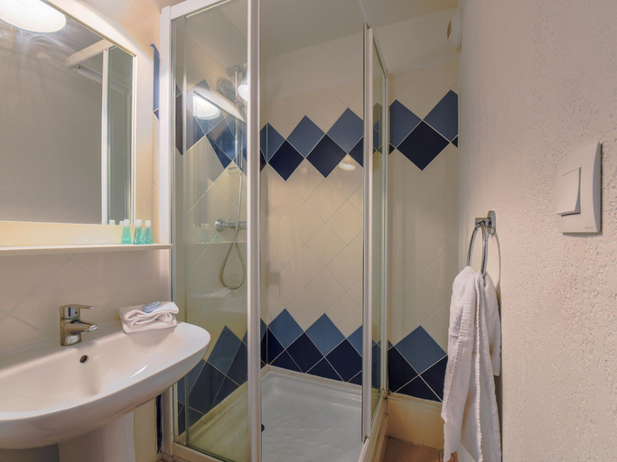 Bathroom 4, Lakeside Haven in Le Barcares, Pyrénées-Orientales