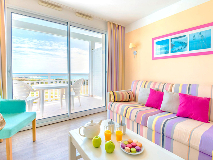 Living room 4, Coastal 2-Room Apartment for 5 Guests in Château-d’Olonne, Vendée