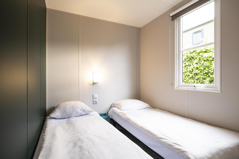 Room 4, Peaceful Apartment with Pool, Antwerpen