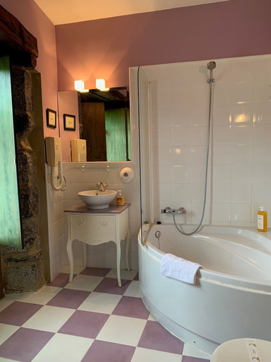 Bathroom, La Villa de Palacios, Cantabria