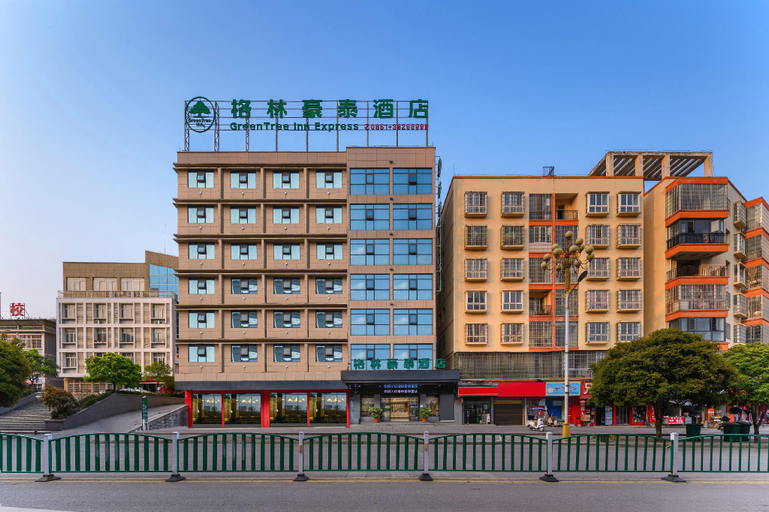 Exterior & Views