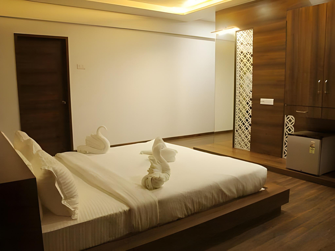 Bedroom 3, Hotel 3 Leaves, Kolhapur