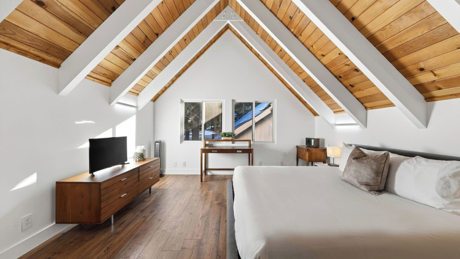 Interior 4, Hansel Haus by Avantstay Modern A-frame Game Room With Arcade + Large Deck, Nevada