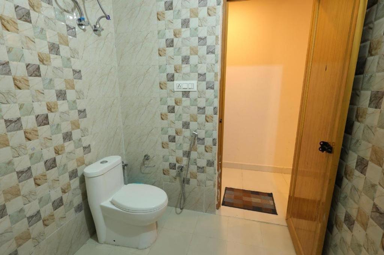 Bathroom 3, Hotel Yogasthali Rishikesh, Garhwal