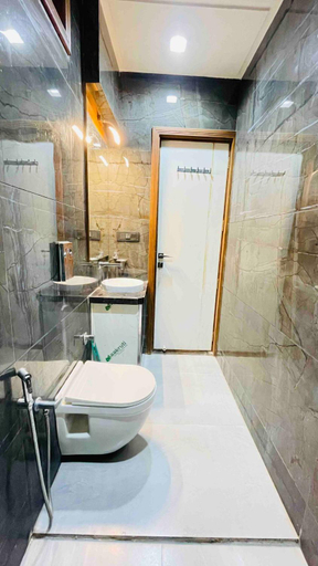 Bathroom, NISARG'S STAYS, Ahmadabad
