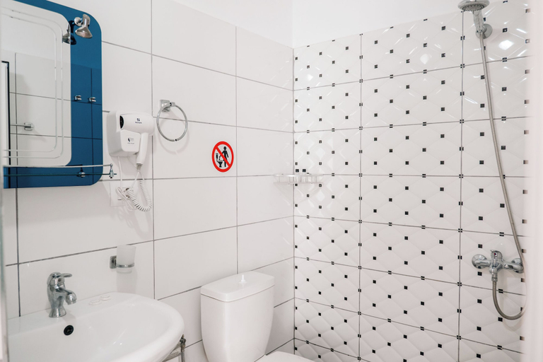 Bathroom 4, Vila Finnley, Sarandës