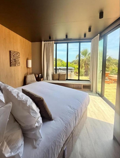 Bedroom 2, Kon Tiki, Var