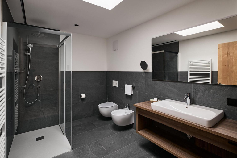 Bathroom 4, Hotel Digon, Bolzano