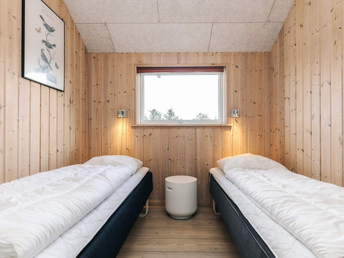 Bedroom 4, 5 Star Holiday Home in Lokken, Hjørring