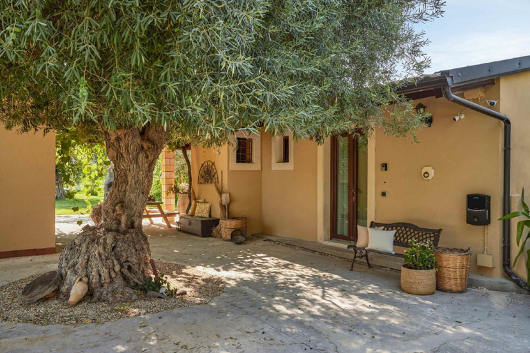 Room 2, Tenuta Della Pergola - 3 Villas - 2 Private Pools, Syracuse