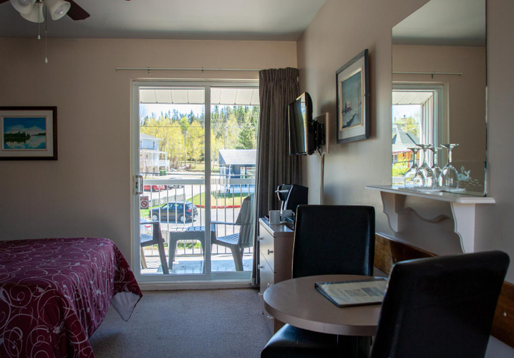 Others 5, Motel de l'Anse a l'Eau, La Haute-Côte-Nord