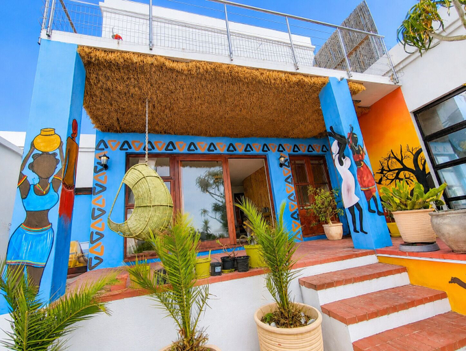 Exterior & Views