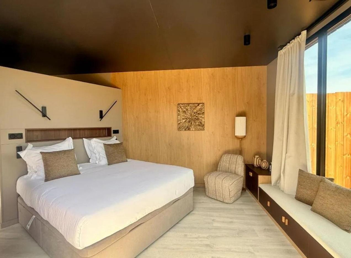 Bedroom 4, Kon Tiki, Var