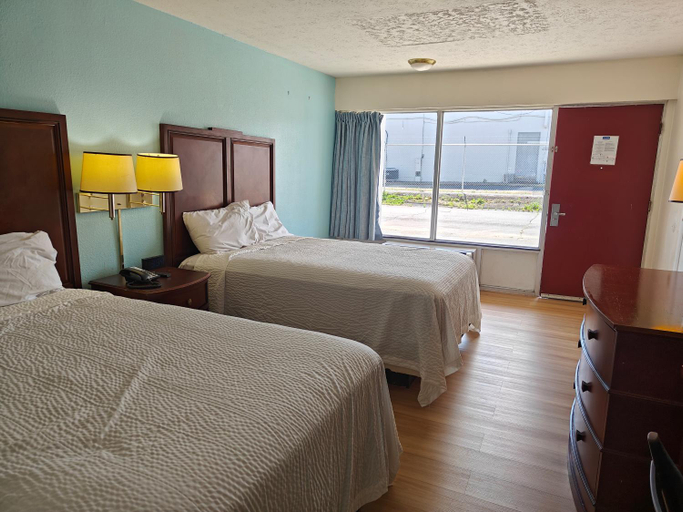 Bedroom 3, Travelodge by Wyndham Richmond Kentucky, Madison