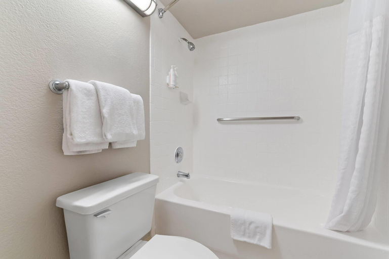 Bathroom 4, Days Inn by Wyndham Buena Park, Orange