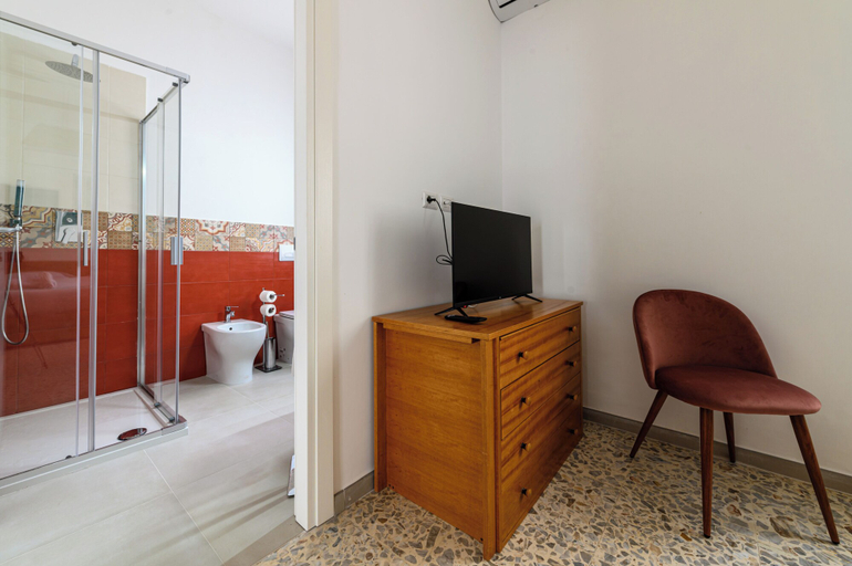 Interior 3, Via Coriolano 8, Napoli