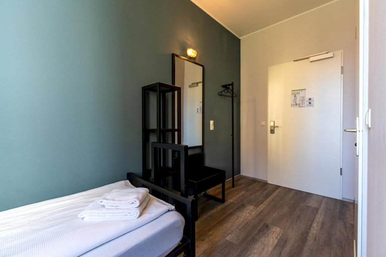 Bedroom 2, a&o Munich Laim, München