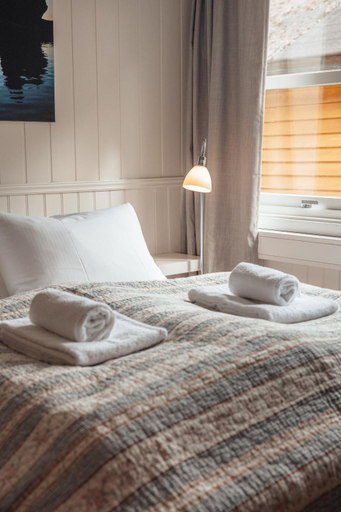 Bedroom 3, Valldal Fjord Lodge B&B, Norddal