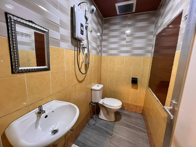 Bathroom 3, Hotel Yasmin, Cameron Highlands