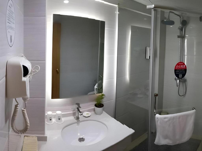 Bathroom 3, GreenTree Inn Anqing Qianshan County Sunshine City Express Hotel, Anqing