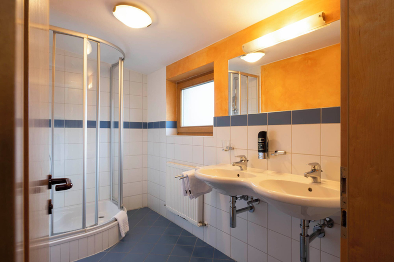 Bathroom 3, Hotel Bergkranz, Innsbruck Land