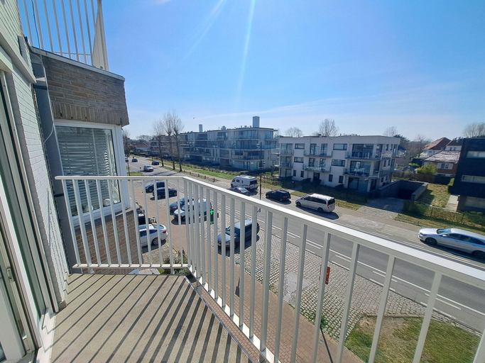 Balcony 5, Bright 3-bedroom Flat by the Beach, West-Vlaanderen