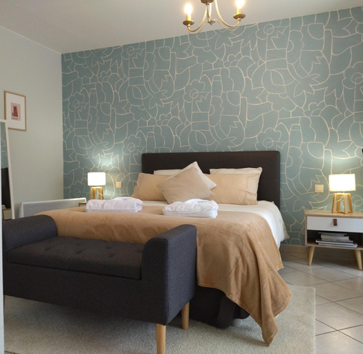Bedroom 2, Fleurs de Cosmos, suite lumineuse climatisee, Tarn