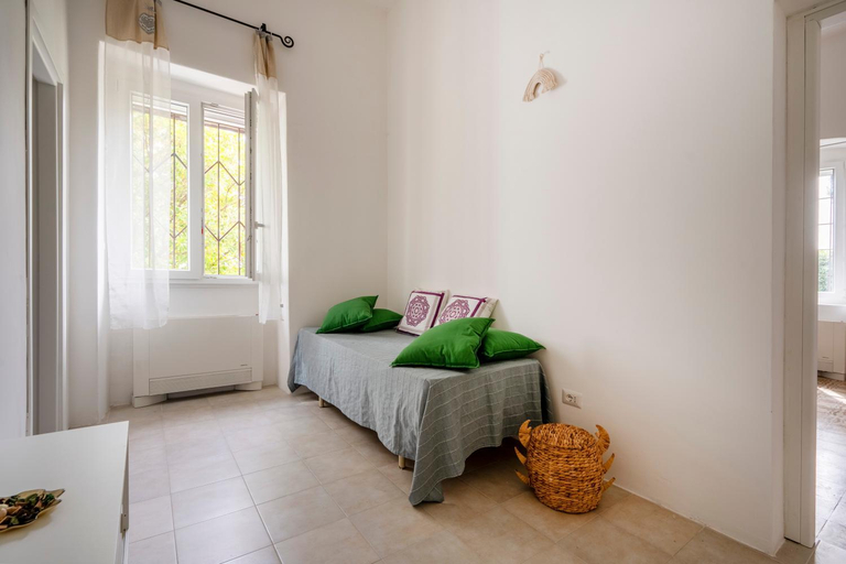 Others 5, Maison Valentina, Bari