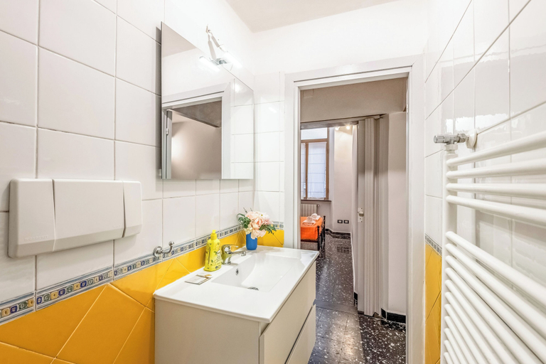 Bathroom 2, Da Stefano Historical Center 5 min to Aquarium, Genova