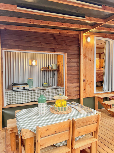 Outdoor dining 5, La Tamarissière Village, Hérault