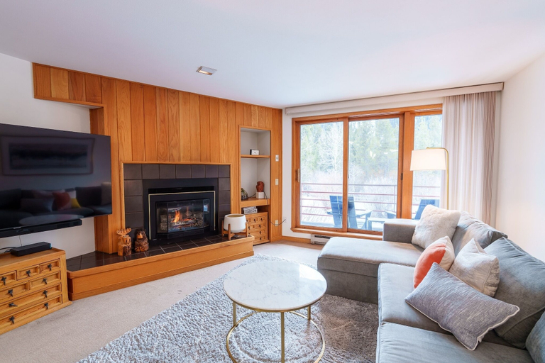 Living area 4, 503 Ski Run 1 Bedroom Condo, Summit