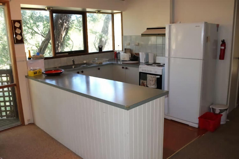 2, 43 The Boulevard Sandy Point, South Gippsland - East