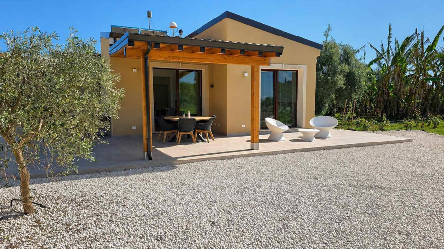 Room 3, Casale Pergola Villa Sugarcane Private Pool 8-12, Syracuse