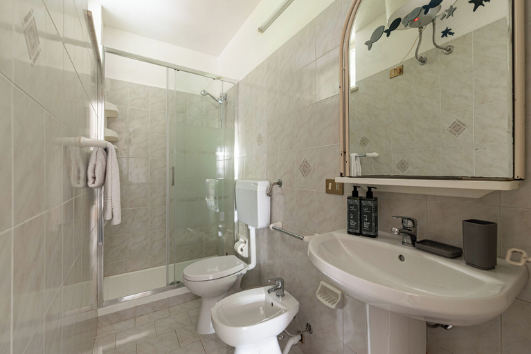 Bathroom 4, The Hidden Olive Gem by Wonderful Italy, Palermo