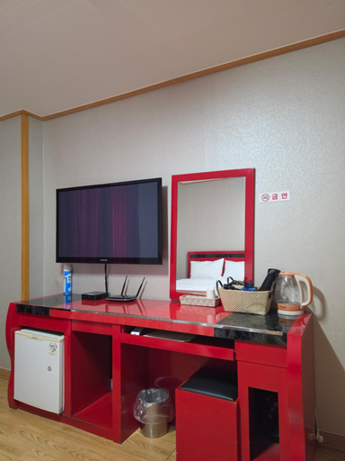 Others 5, Happy Hotel, Jeju