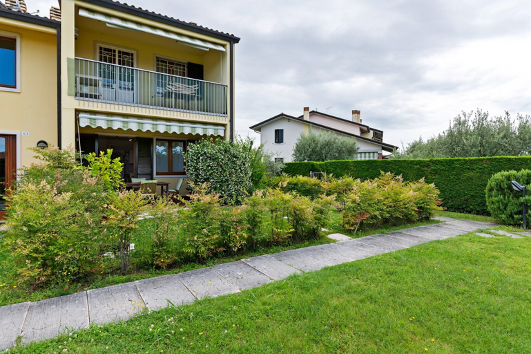 Others 1, Apartment in Lazise With Lake View & Pool, Verona