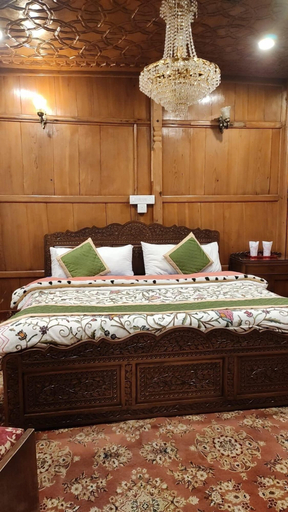Bedroom 5, Dilshad Houseboats, Srinagar