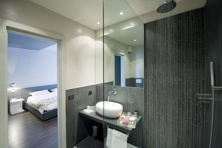 Bathroom 3, Piccolo Hotel, Verona