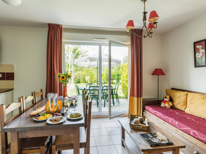 Living room 5, Cosy Wellness Retreat With Balcony, Dordogne