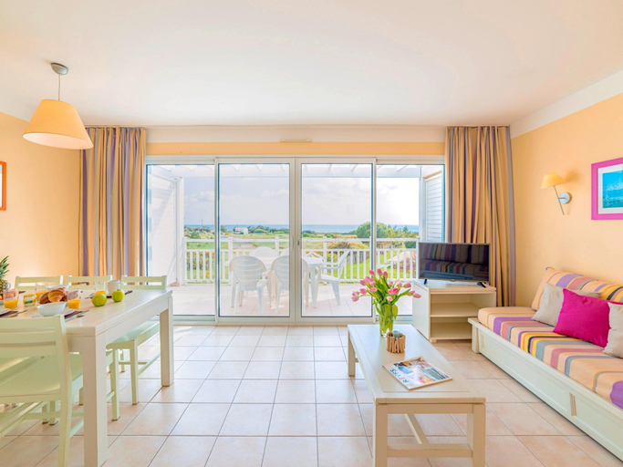 Living room 2, Coastal 2-Room Apartment for 5 Guests in Château-d’Olonne, Vendée