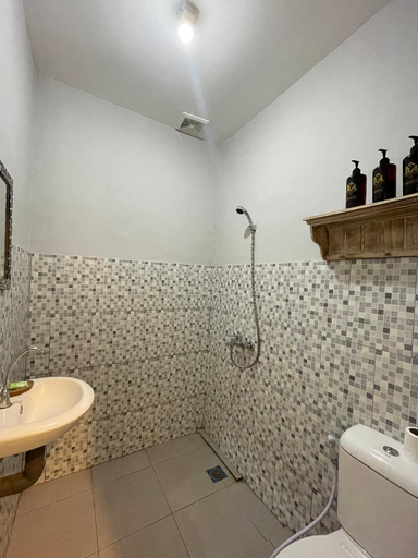 Bathroom 3, Nobody Inn Laplapan, Gianyar