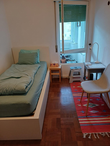 Others 4, Cozy Room near Metro & Airport, Lisbon