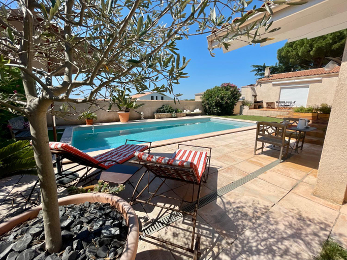 Sport & Beauty 4, Annexe des Pins - studio gite avec piscine & climatisation, Hérault