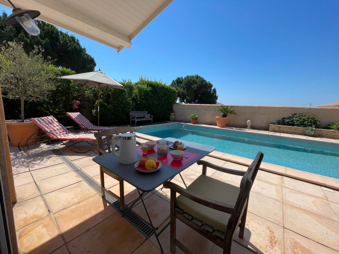 Others 2, Annexe des Pins - studio gite avec piscine & climatisation, Hérault