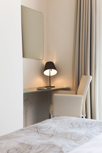 Bedroom 2, Piccolo Hotel, Verona