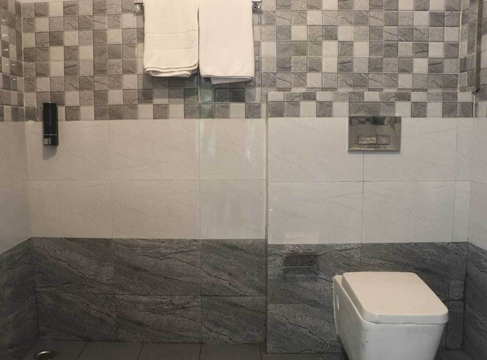 Bathroom, Indradhanush The Riverside Inn, Nainital